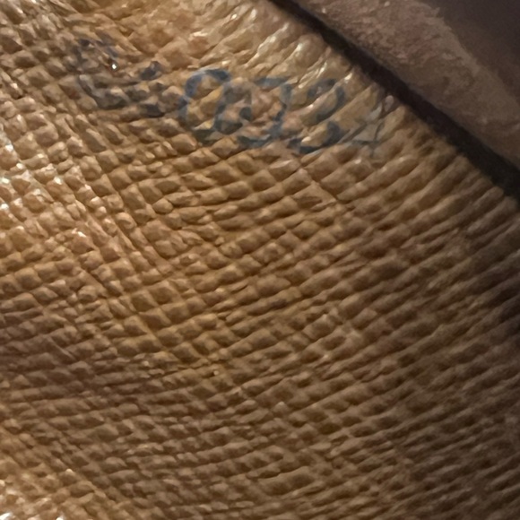 Louis Vuitton Vintage Monogram Pochette Passport - Picture 7 of 15